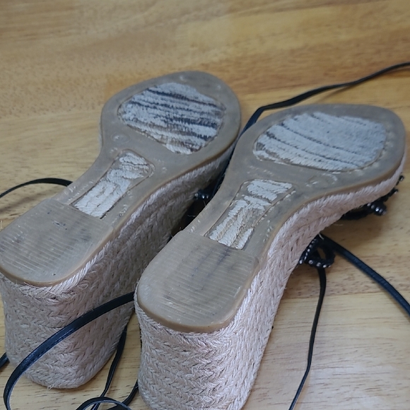 Hype Black and Cream Wedge Shoes with Elegant Straps - Picture 4 of 5